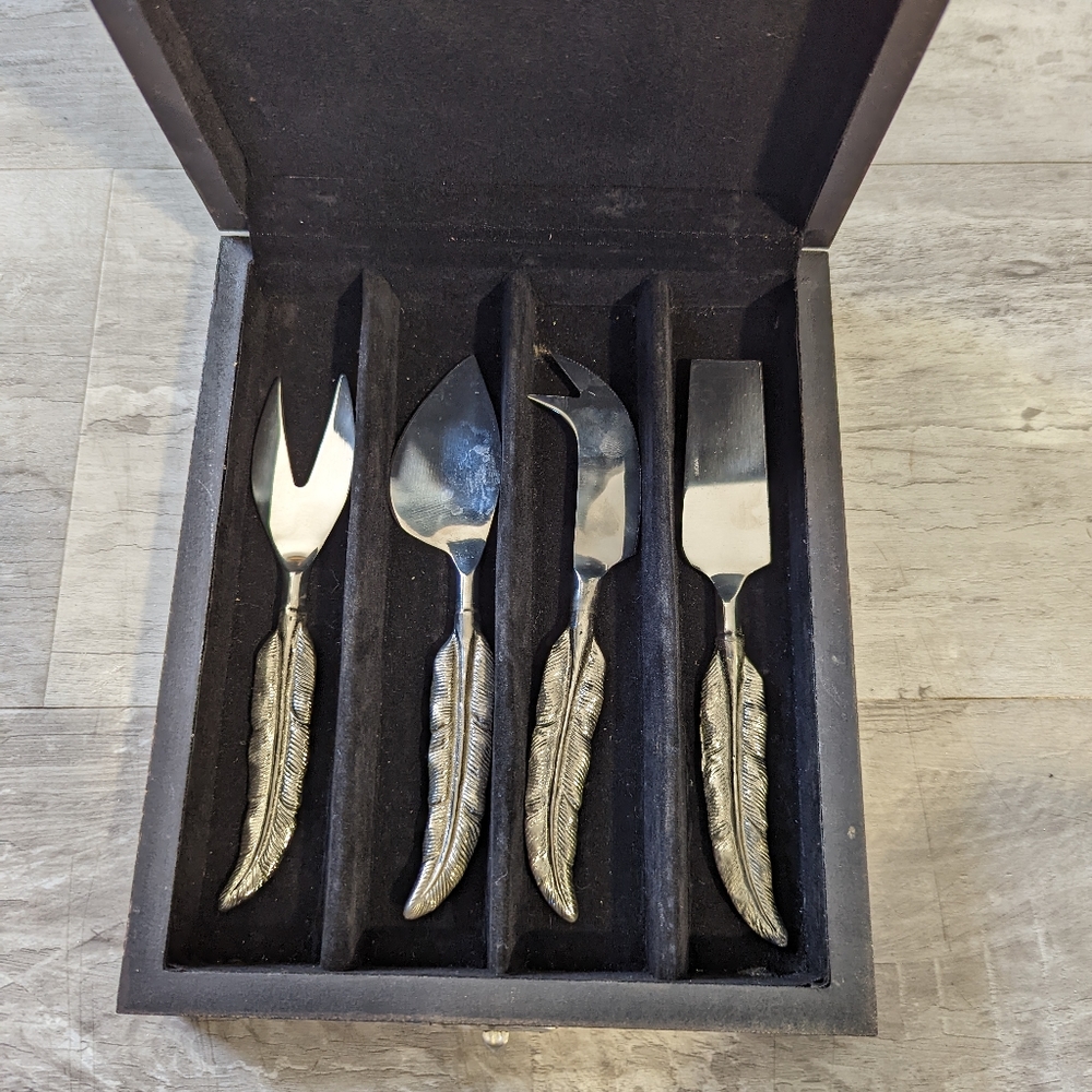 Pottery Barn Quill Cheese Knifes